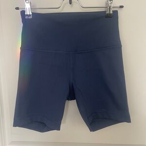 Lululemon Wunder Train 6” Shorts Size 6